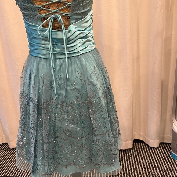 Morgan & Co Juniors SIZE 7/8 strapless FORMAL Dress - Picture 9 of 10